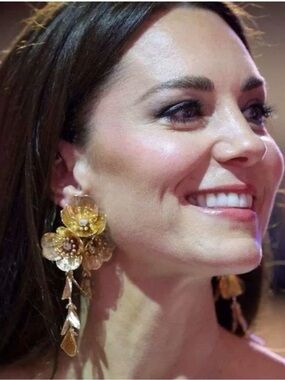 Zara Famous Kate Middleton Cascading Gold Flower Earrings